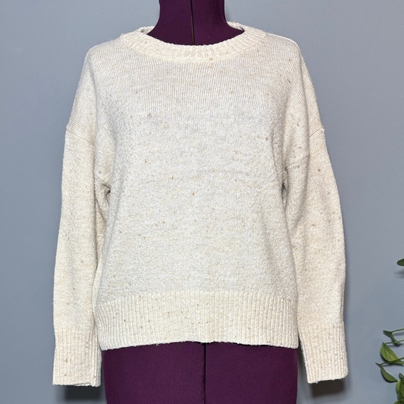 Old Navy Sweaters - Old Navy Women's Cream Crew Neck Sweater